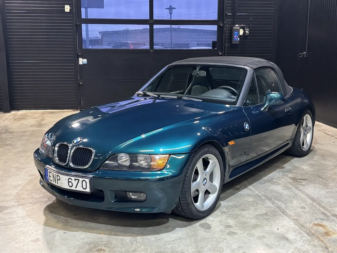 Vehicle image 4