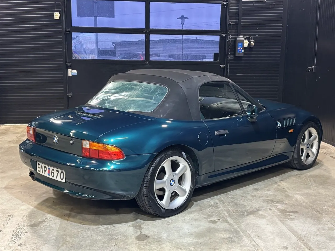 Vehicle image 7