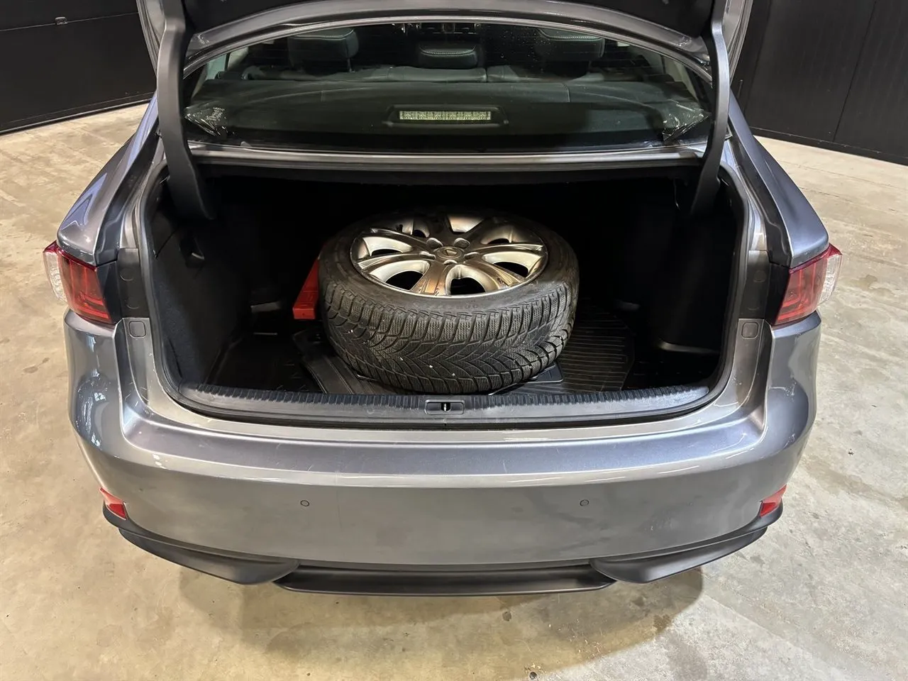 Vehicle image 21