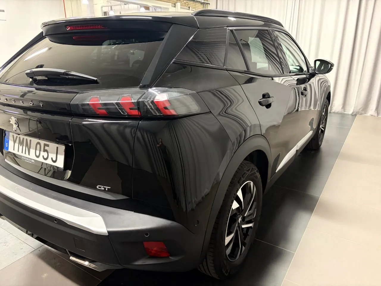 Vehicle image 3