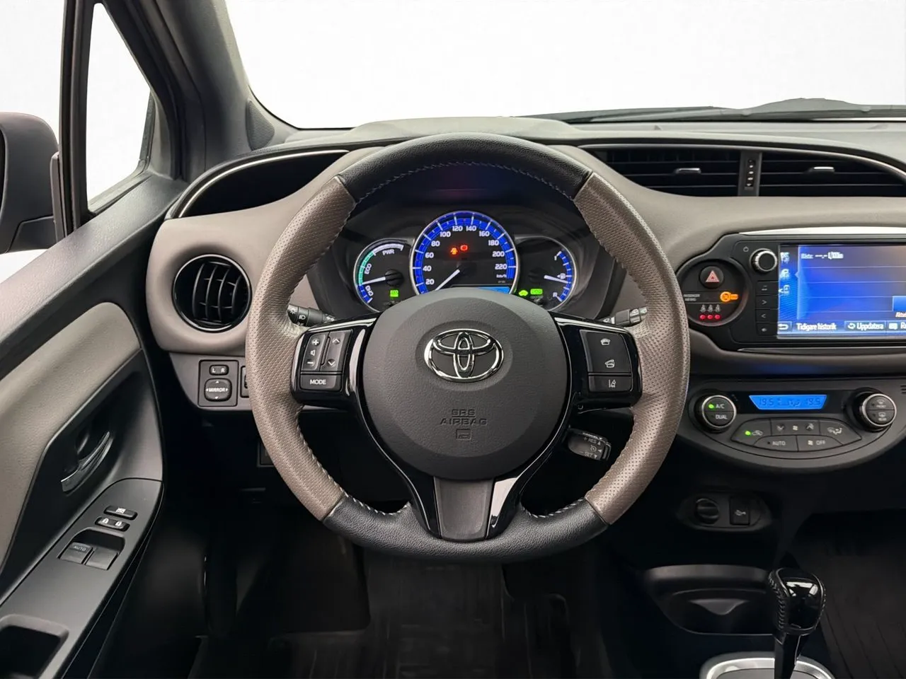 Vehicle image 11