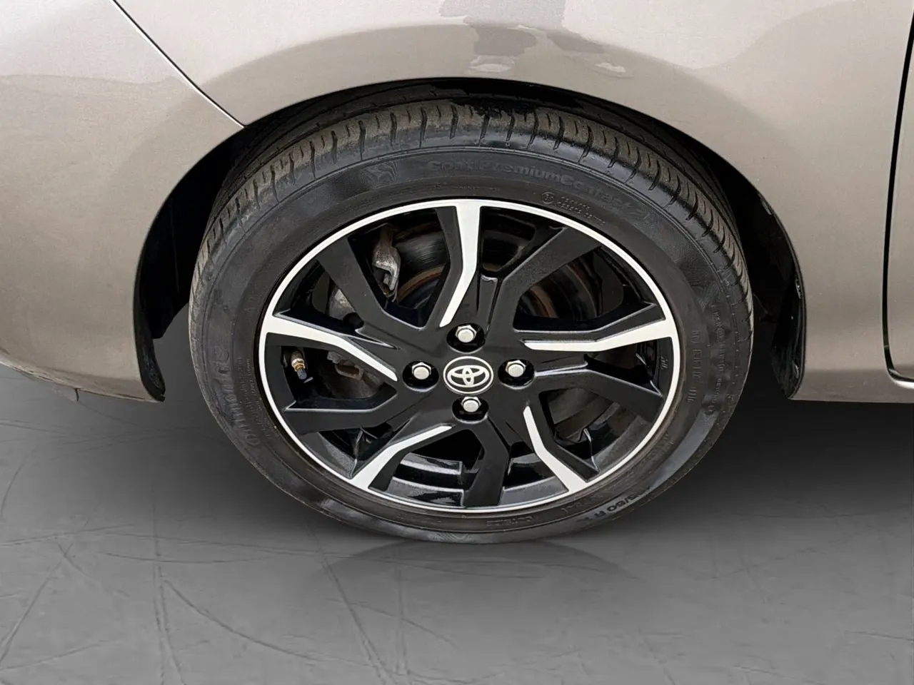 Vehicle image 25
