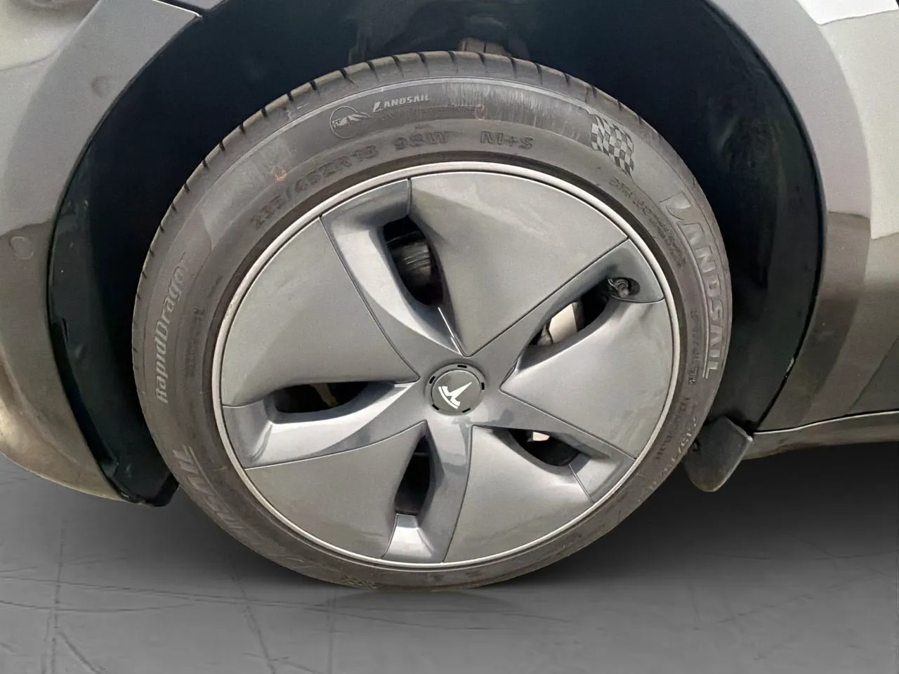 Vehicle image 28