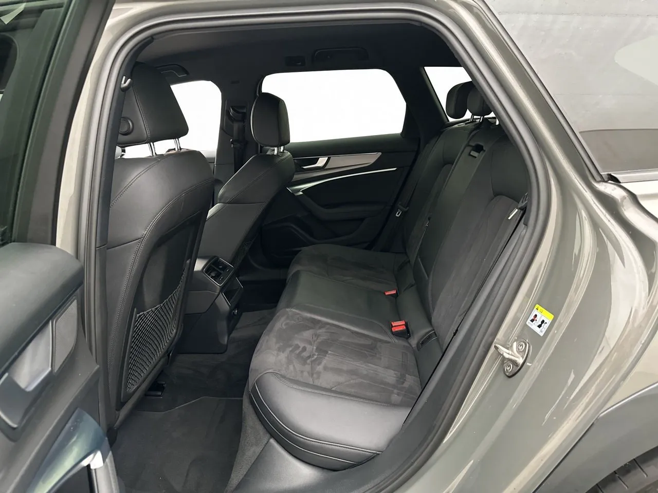 Vehicle image 27