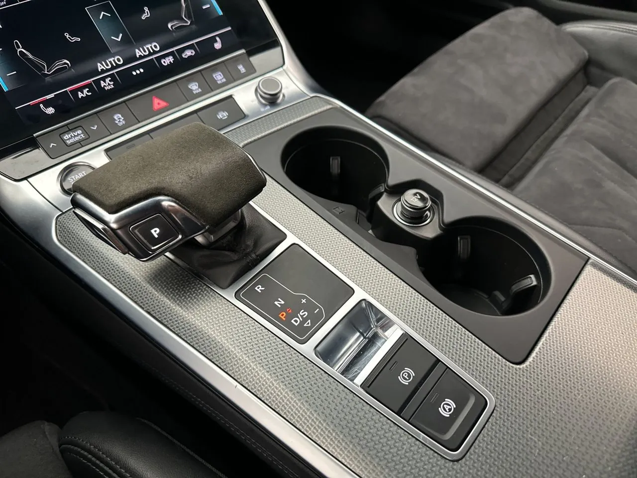 Vehicle image 26