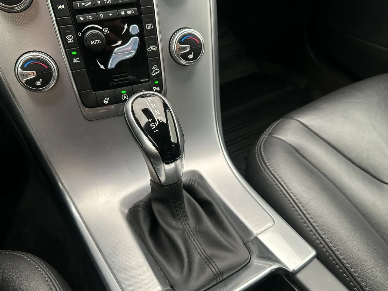 Vehicle image 24