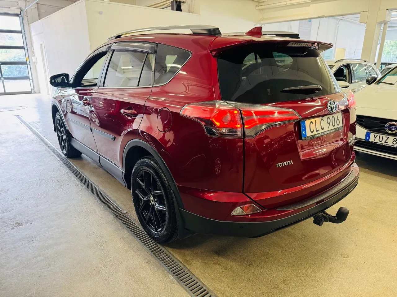 Vehicle image 15