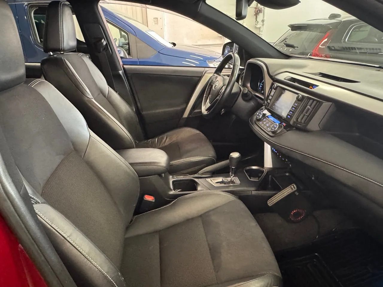 Vehicle image 16