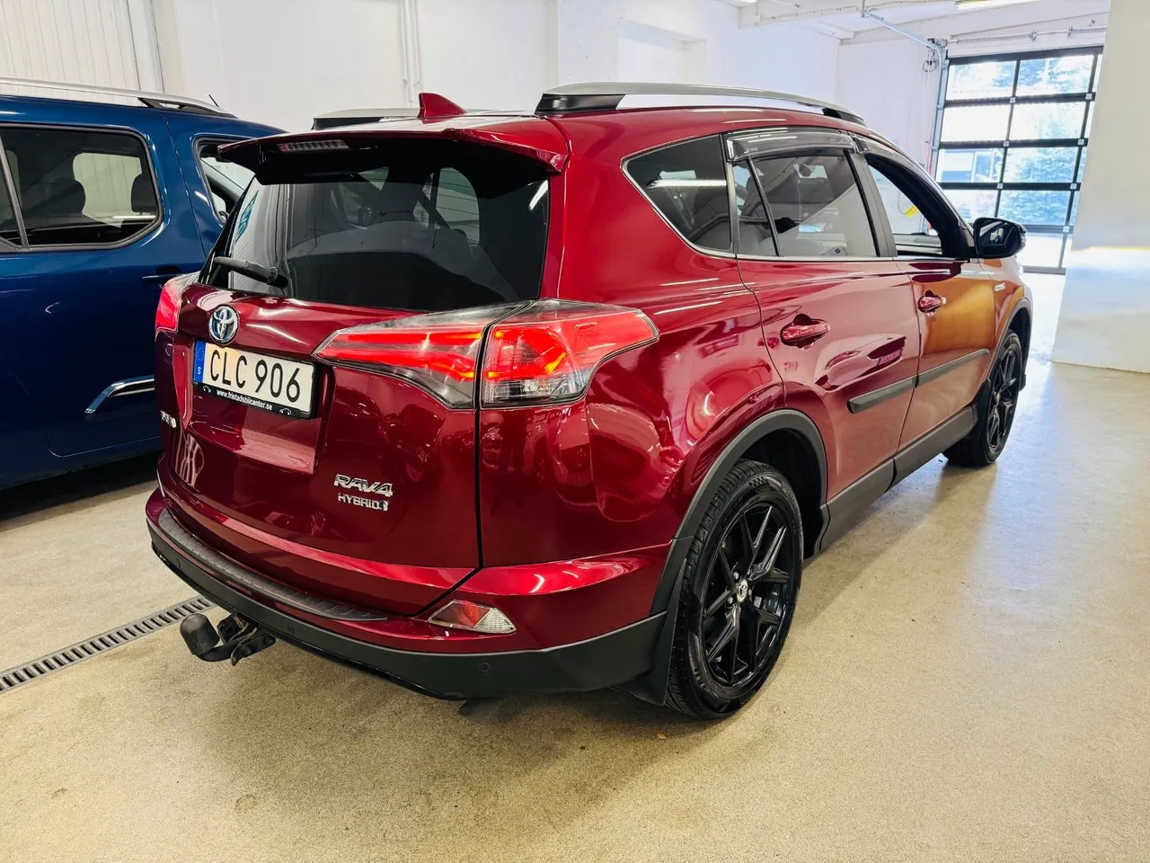 Vehicle image 14