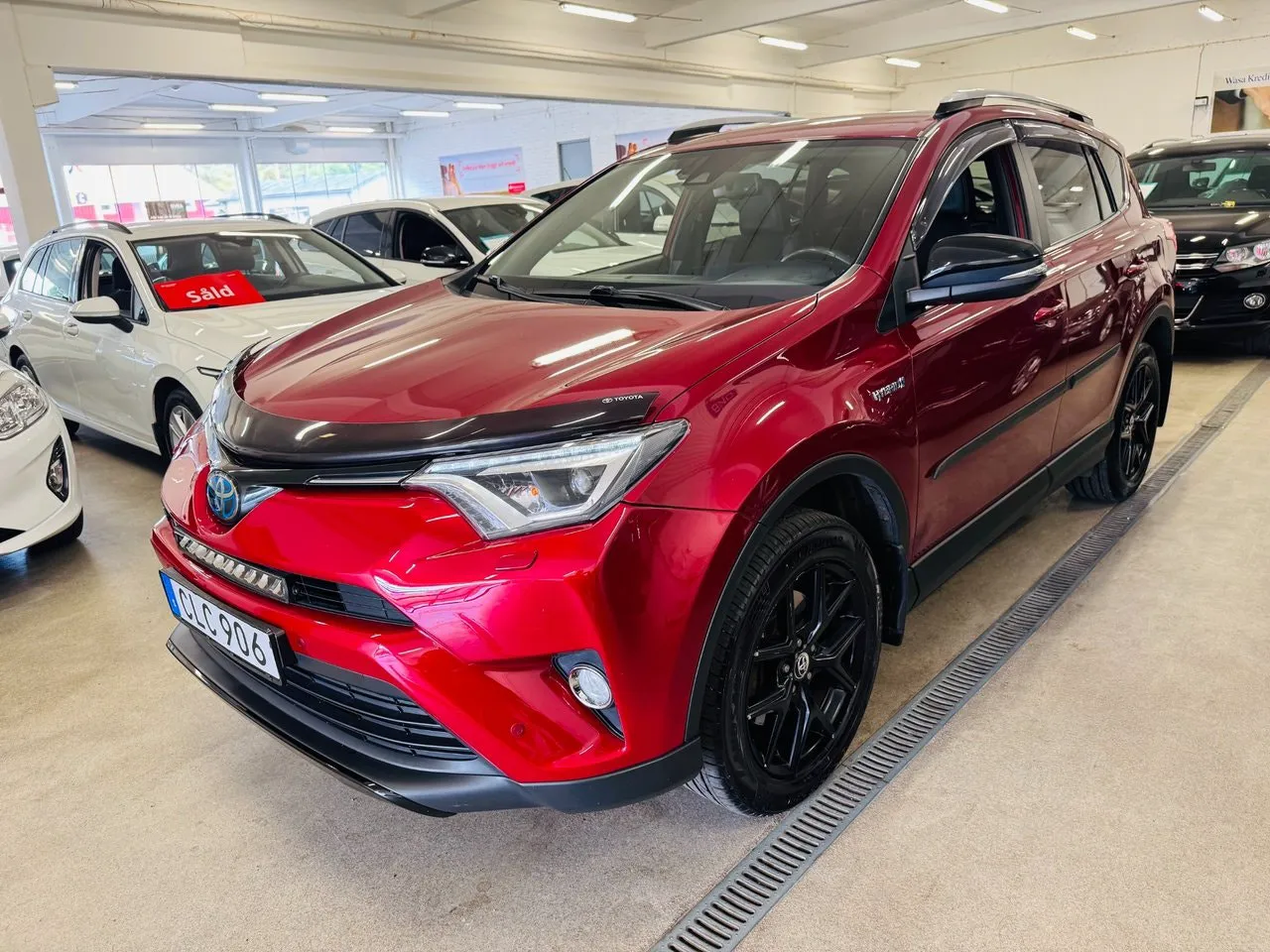 Vehicle image 13