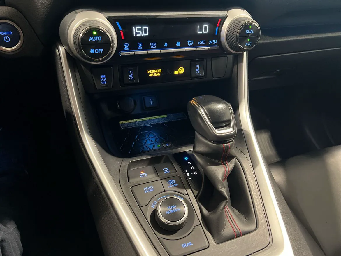 Vehicle image 25