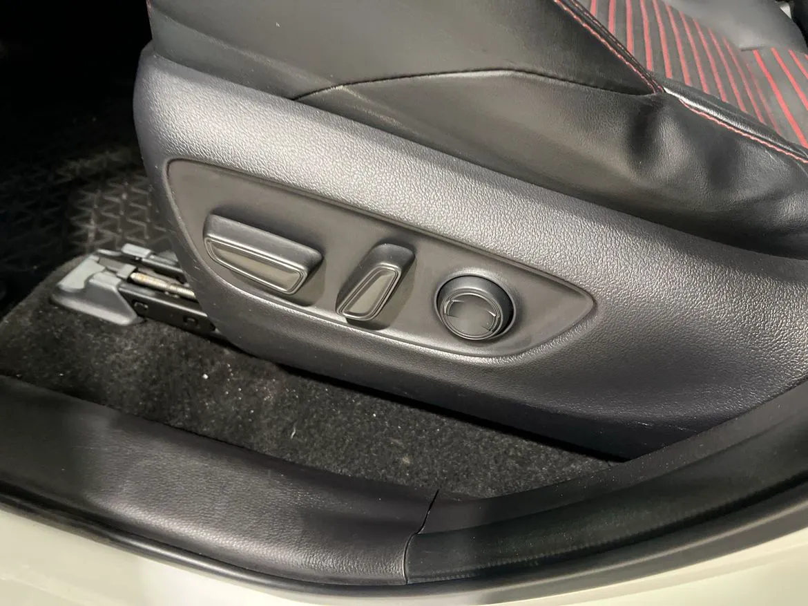 Vehicle image 23