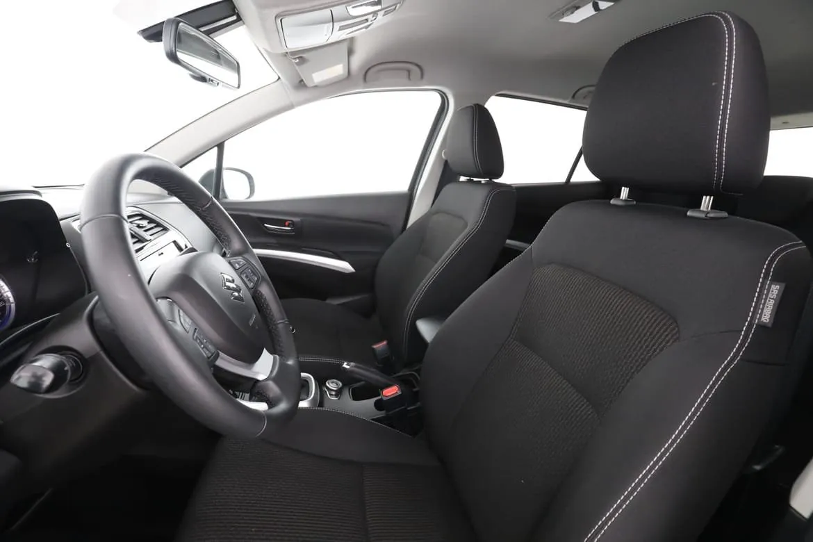 Vehicle image 10