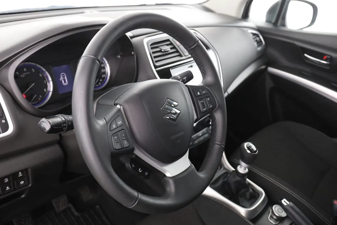 Vehicle image 11