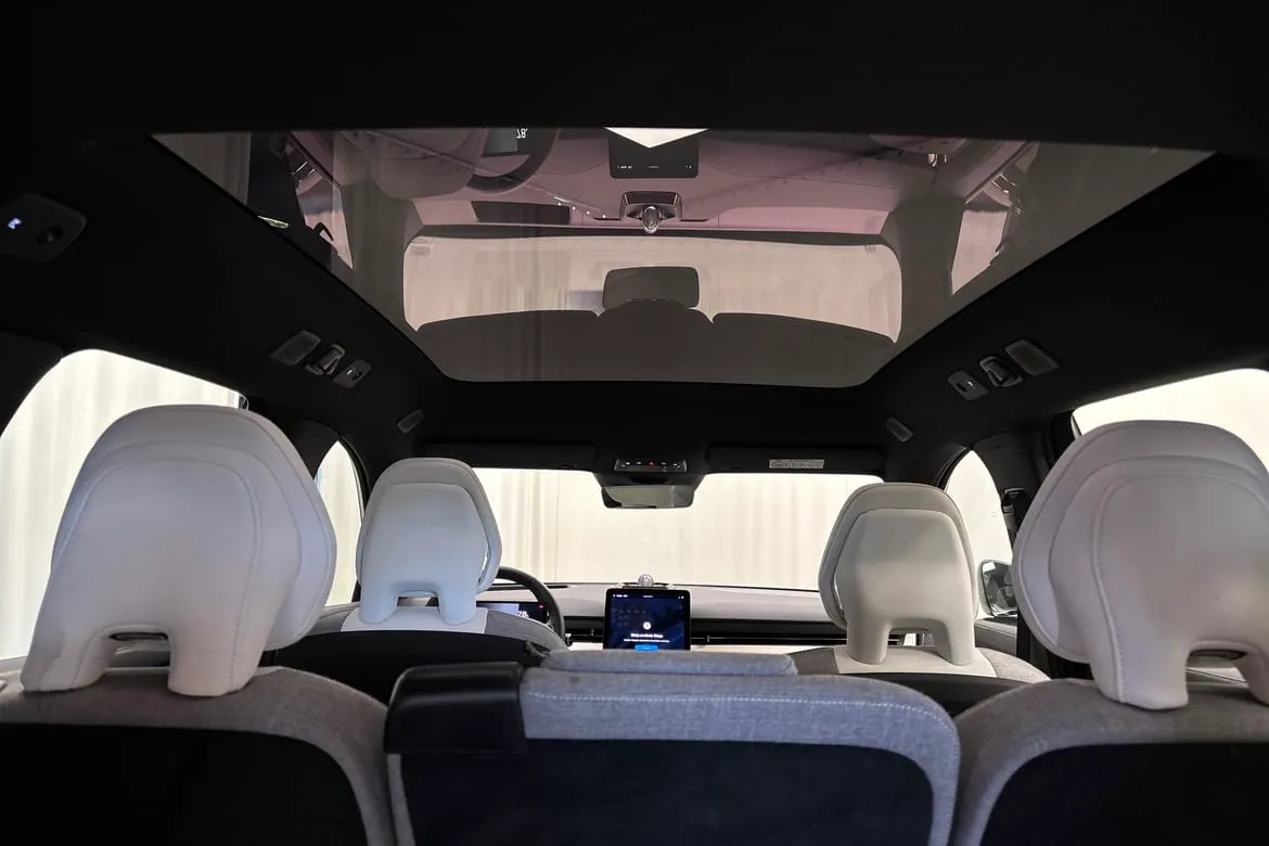 Vehicle image 18
