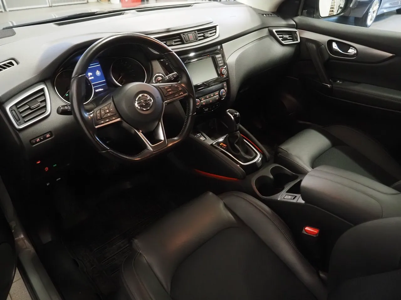 Vehicle image 14
