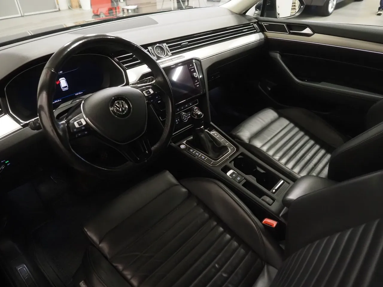 Vehicle image 14