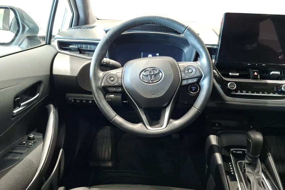 Vehicle image 15