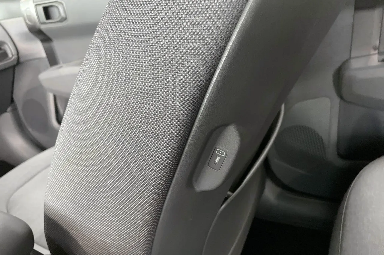 Vehicle image 23
