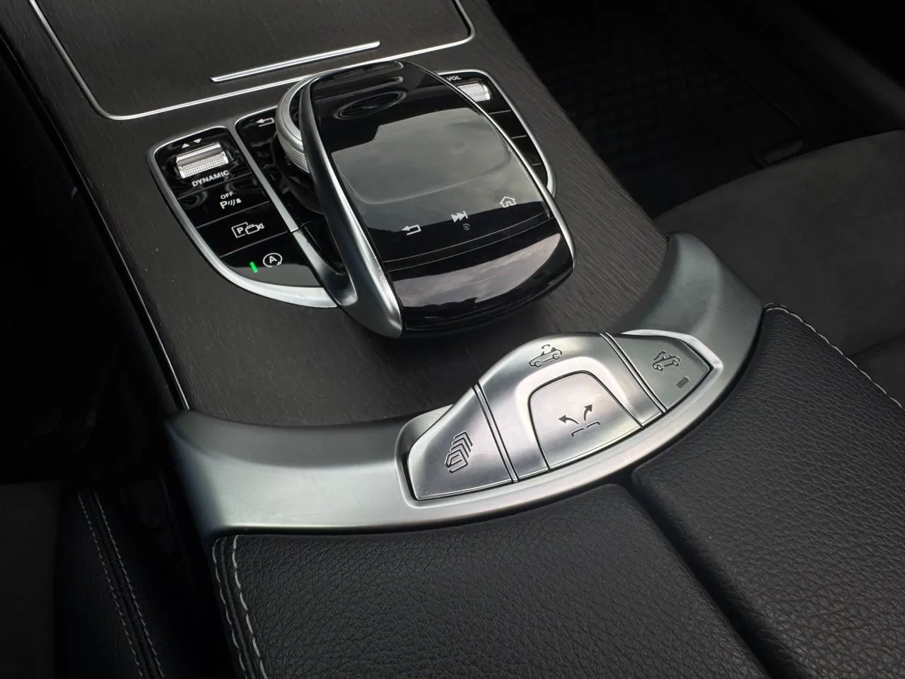 Vehicle image 18