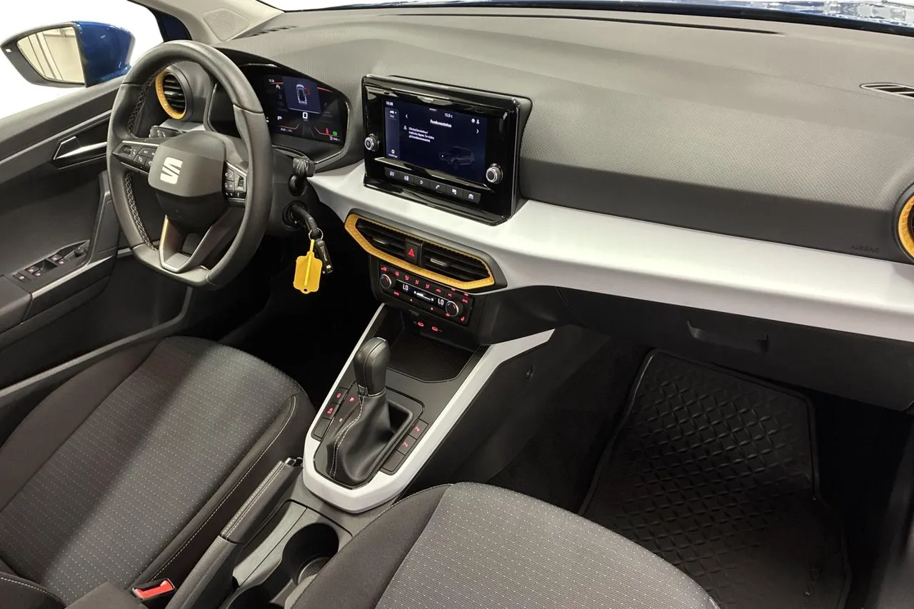 Vehicle image 14