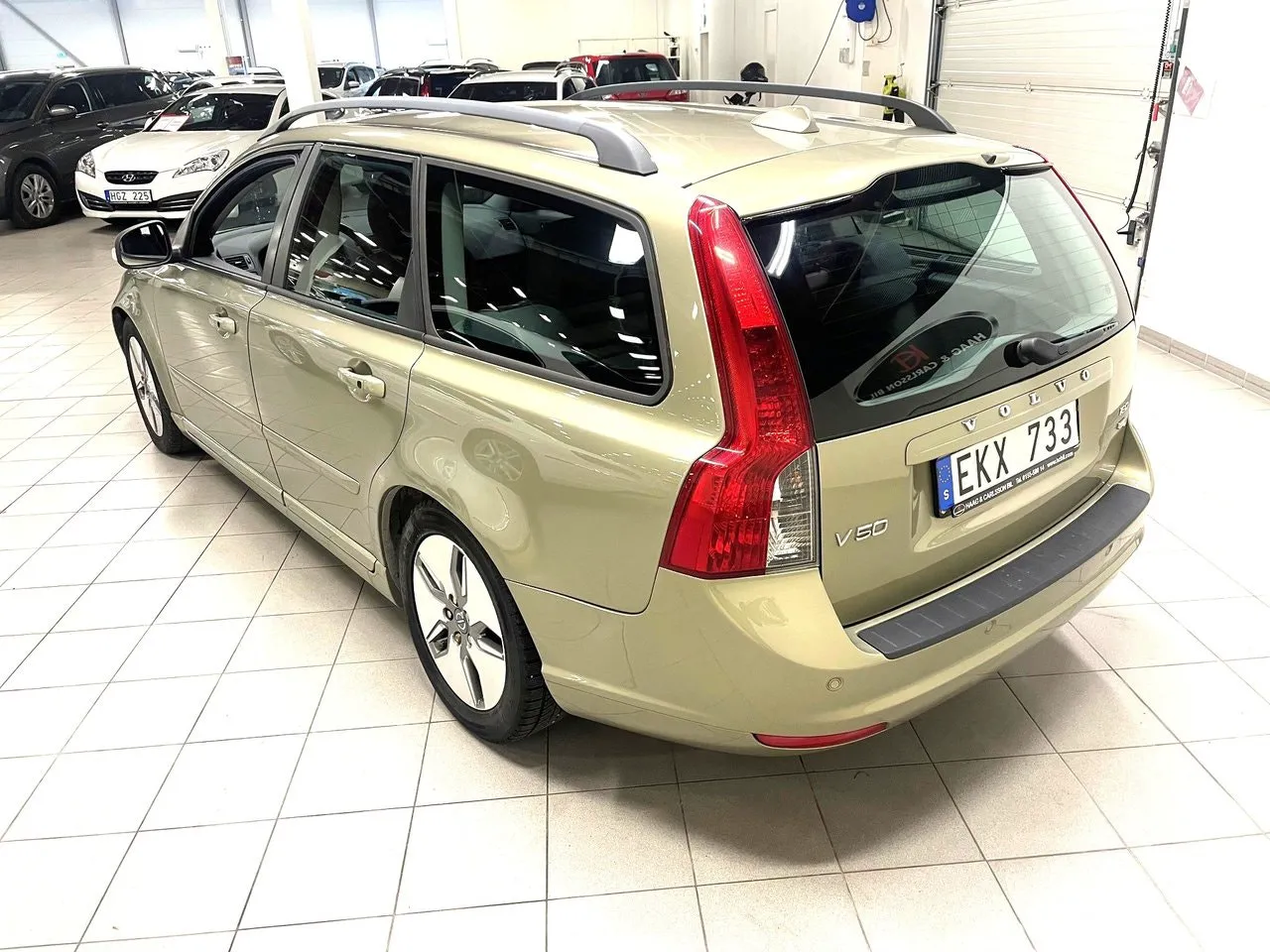 Vehicle image 3