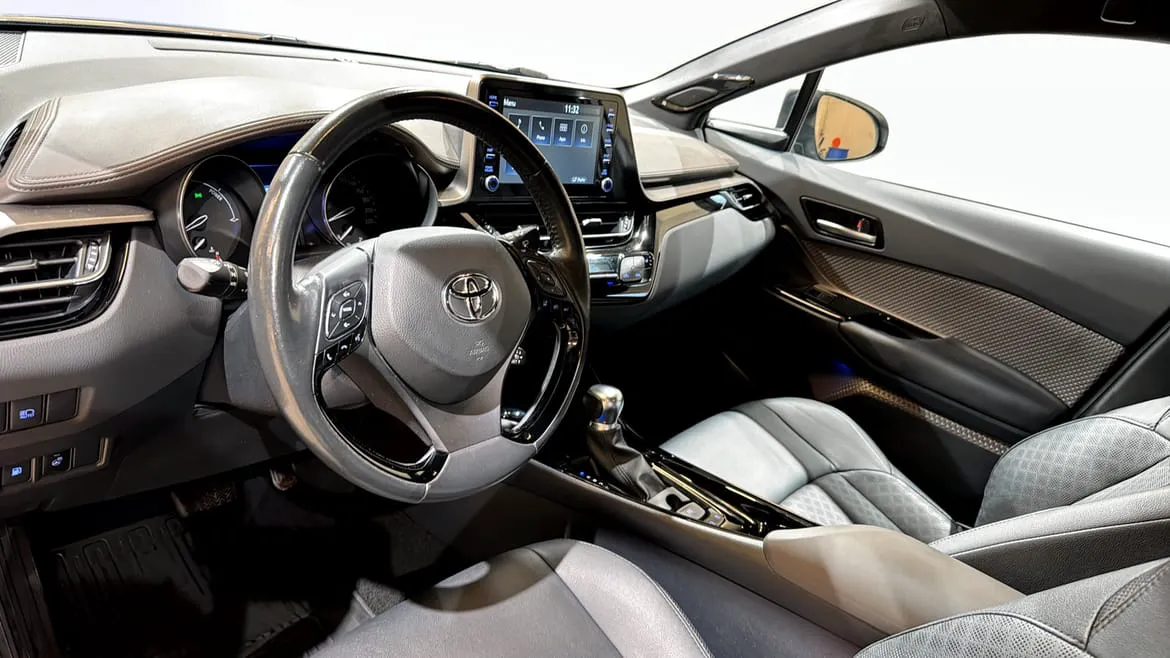 Vehicle image 6