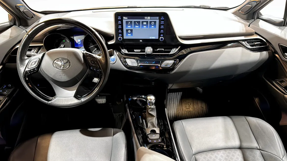Vehicle image 9