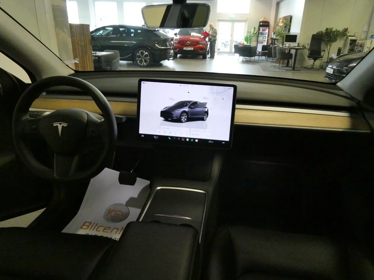 Vehicle image 16