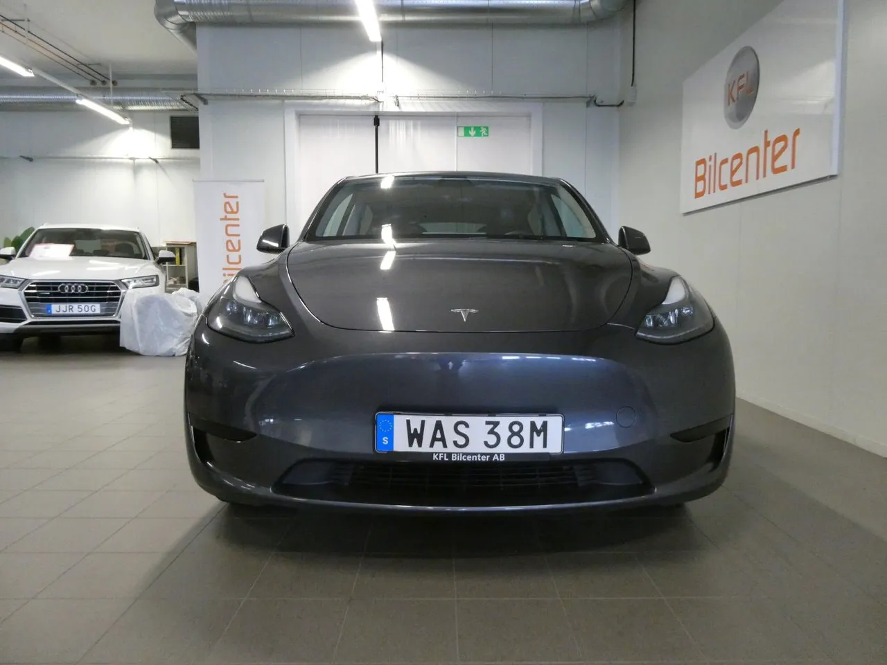 Vehicle image 14