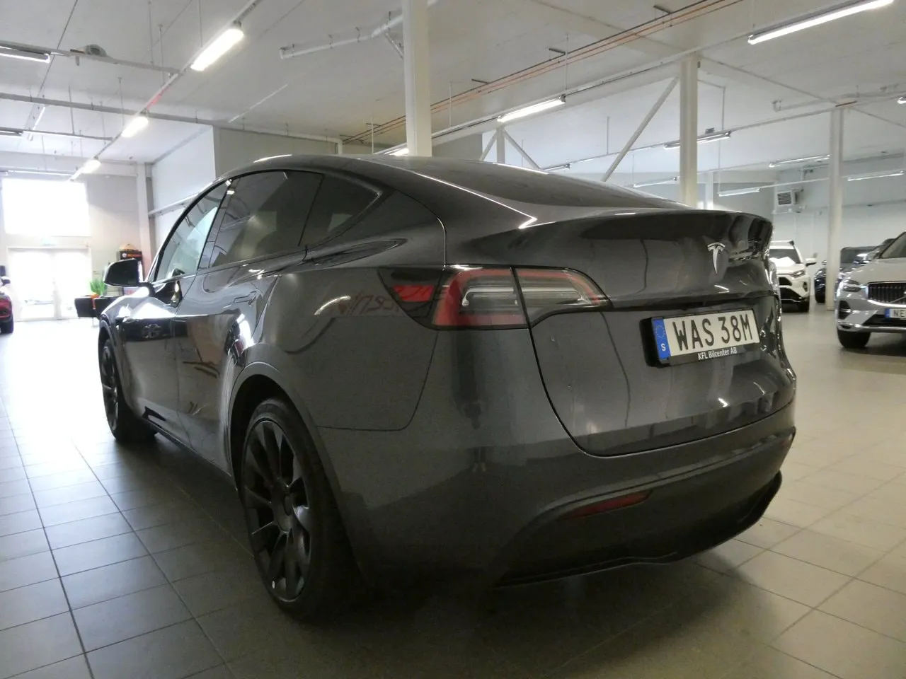 Vehicle image 10