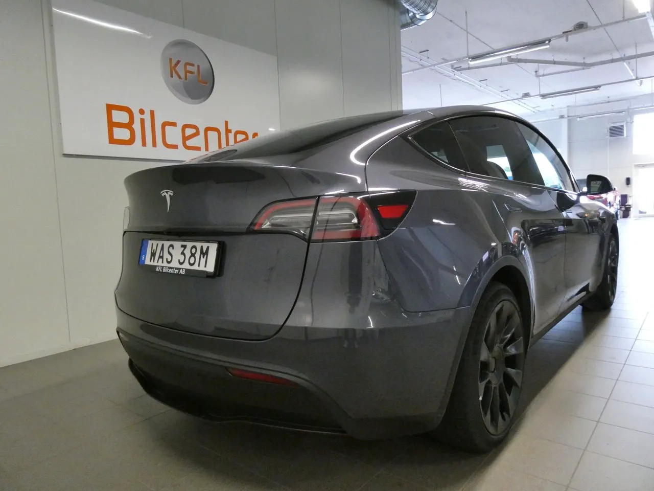Vehicle image 8