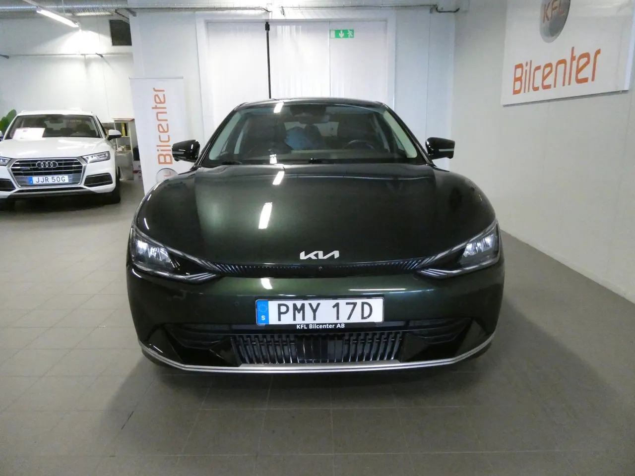 Vehicle image 8