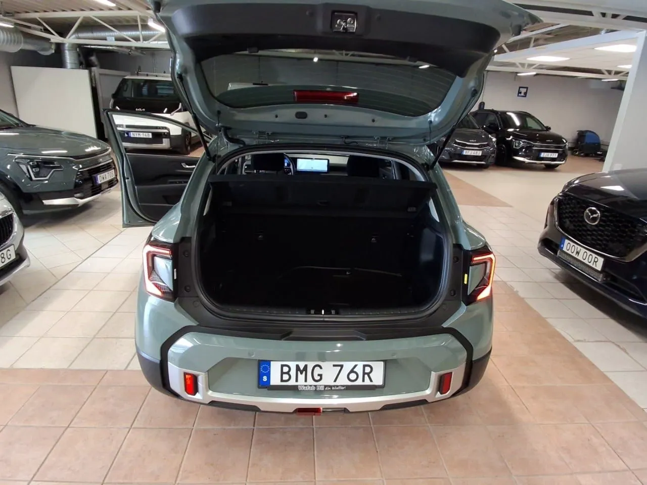 Vehicle image 13