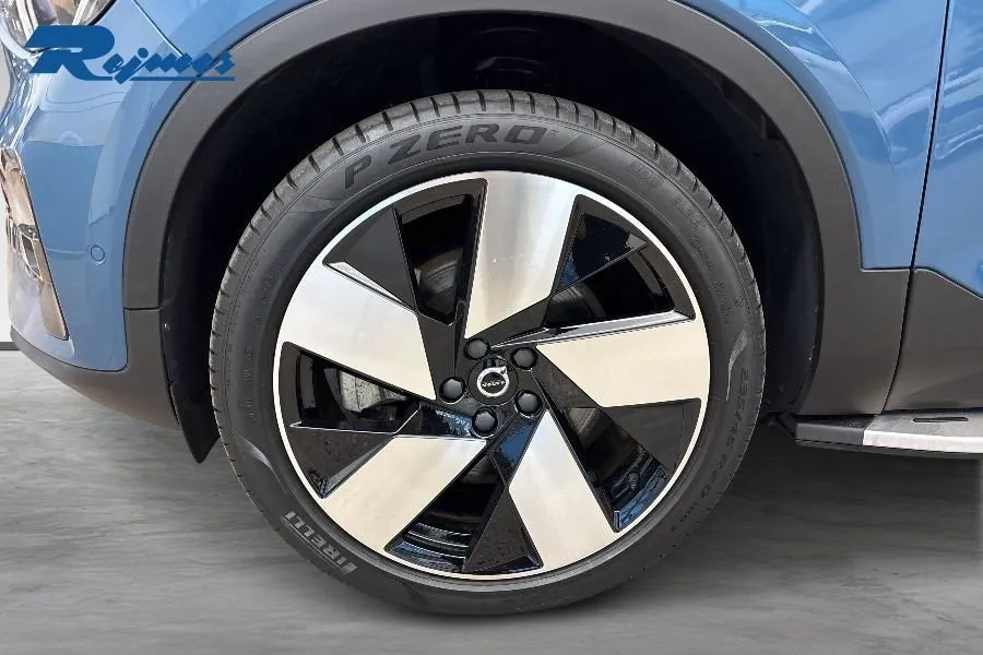 Vehicle image 23