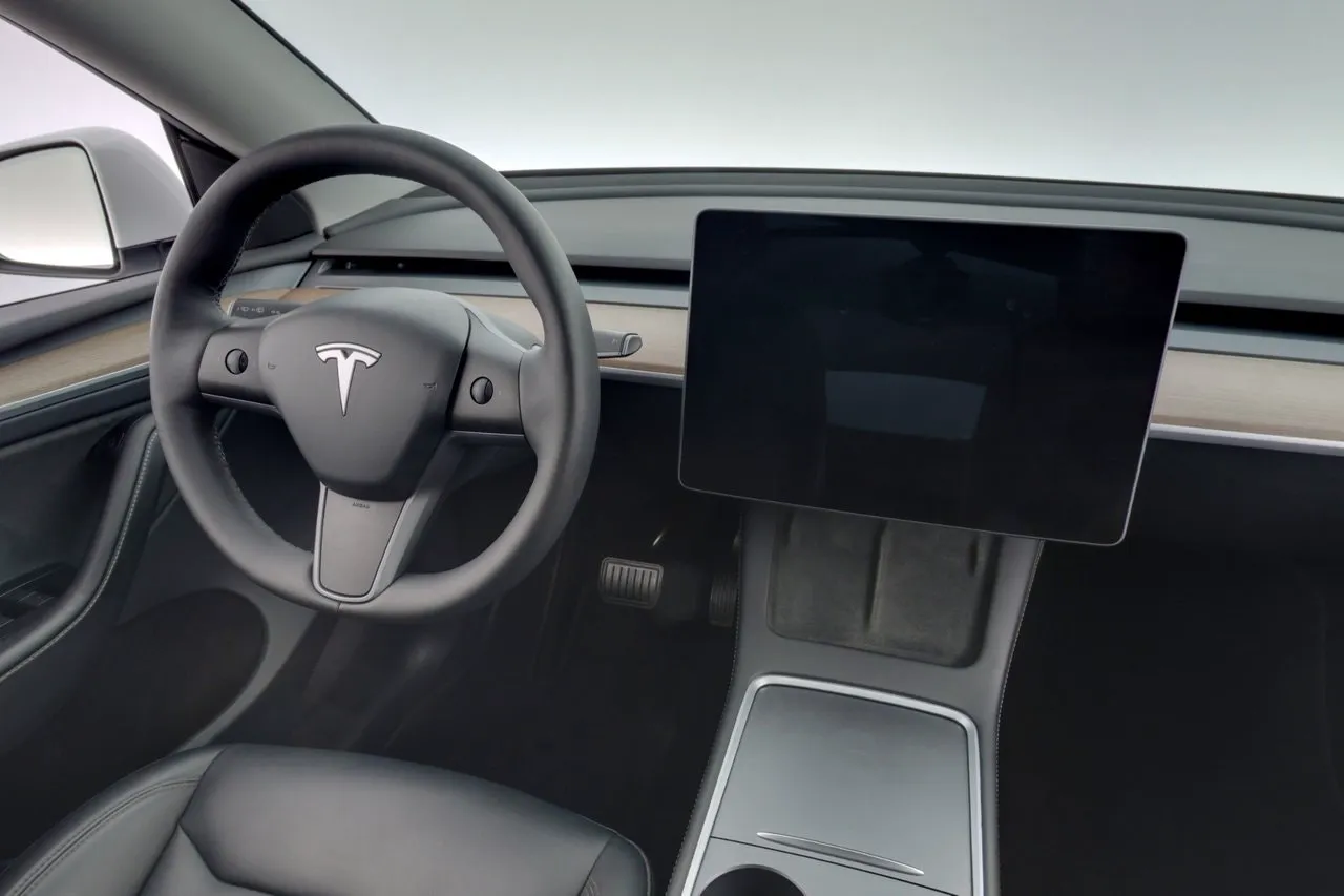 Vehicle image 14