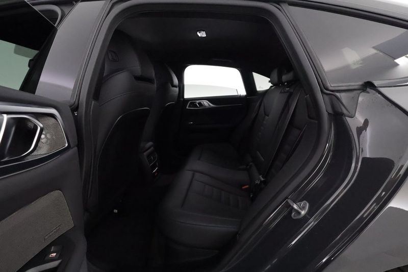 BMW i4 bild 12