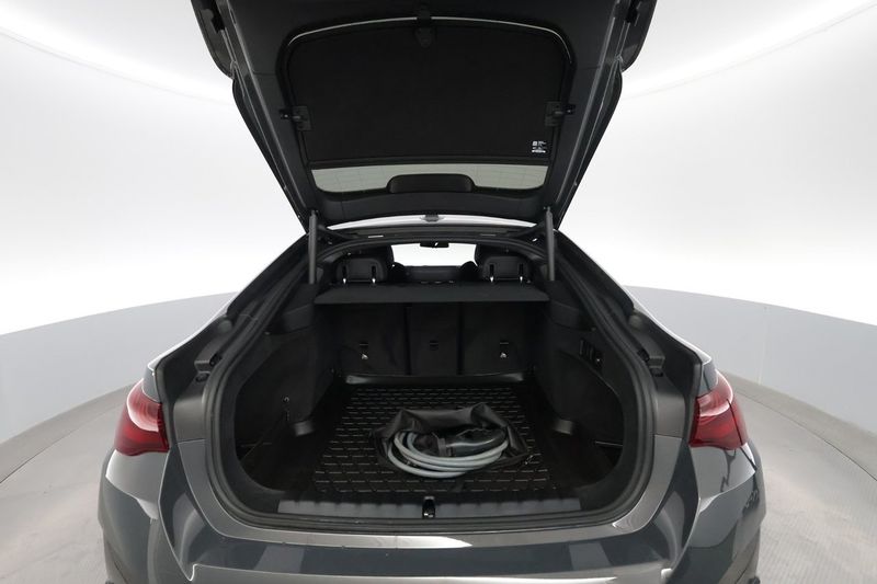 BMW i4 bild 28
