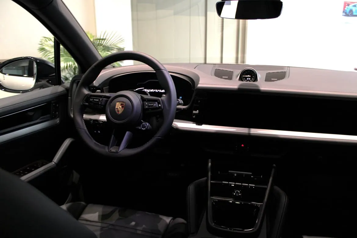 Vehicle image 18