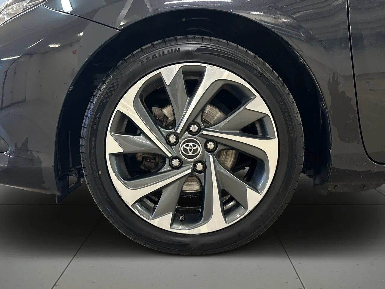 Vehicle image 13