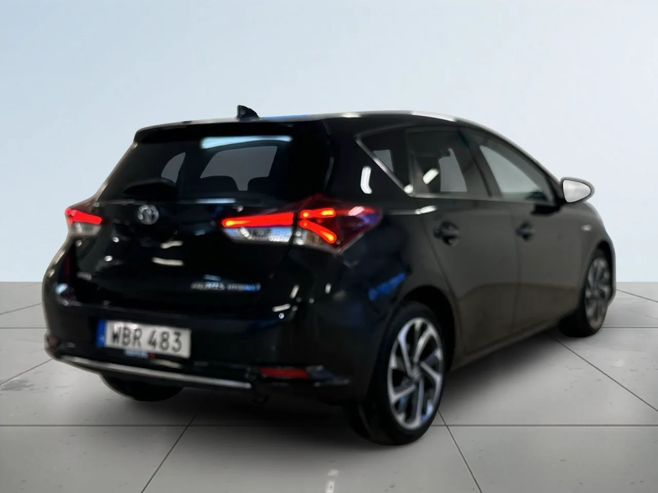 Vehicle image 5