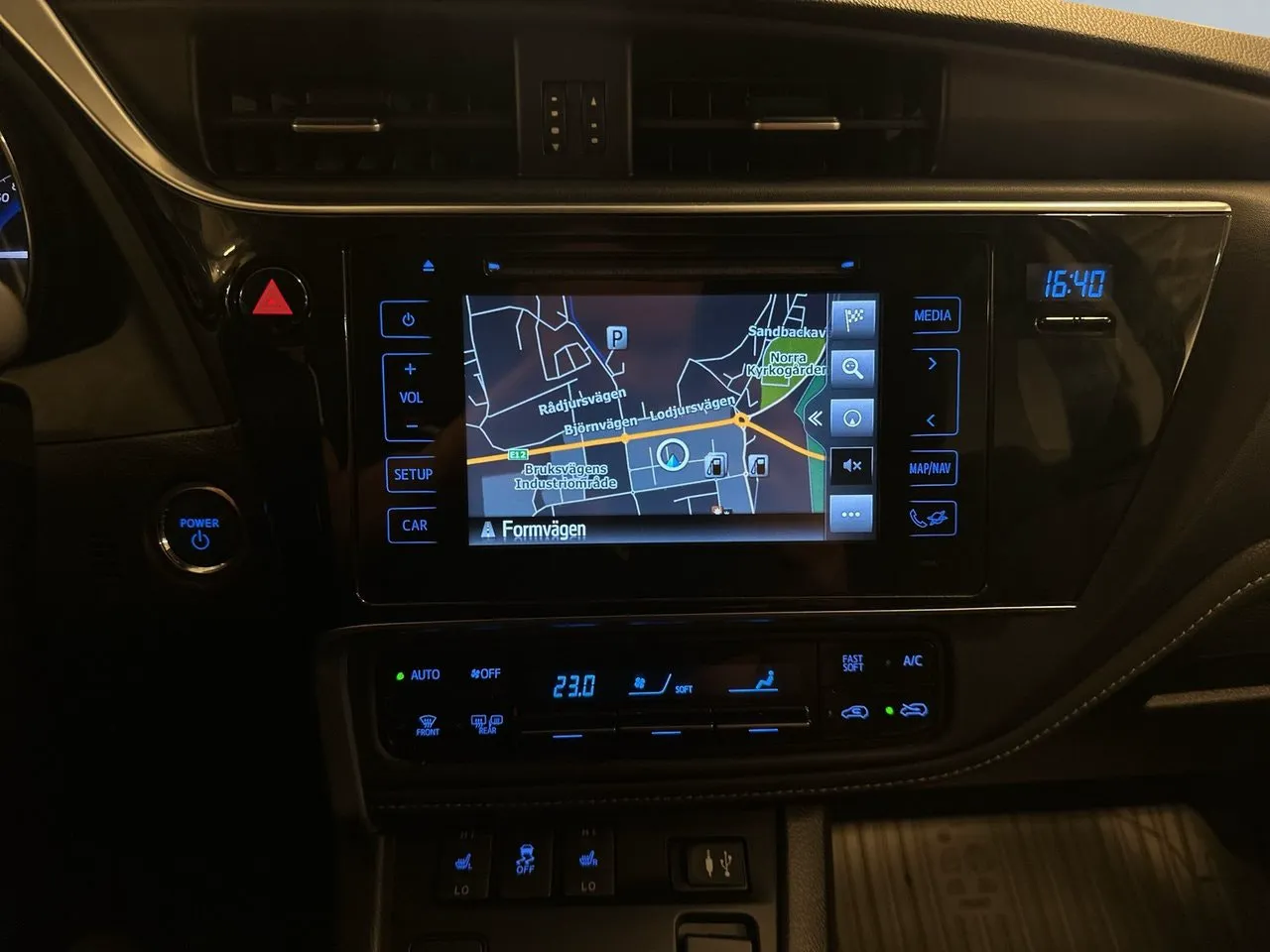 Vehicle image 14