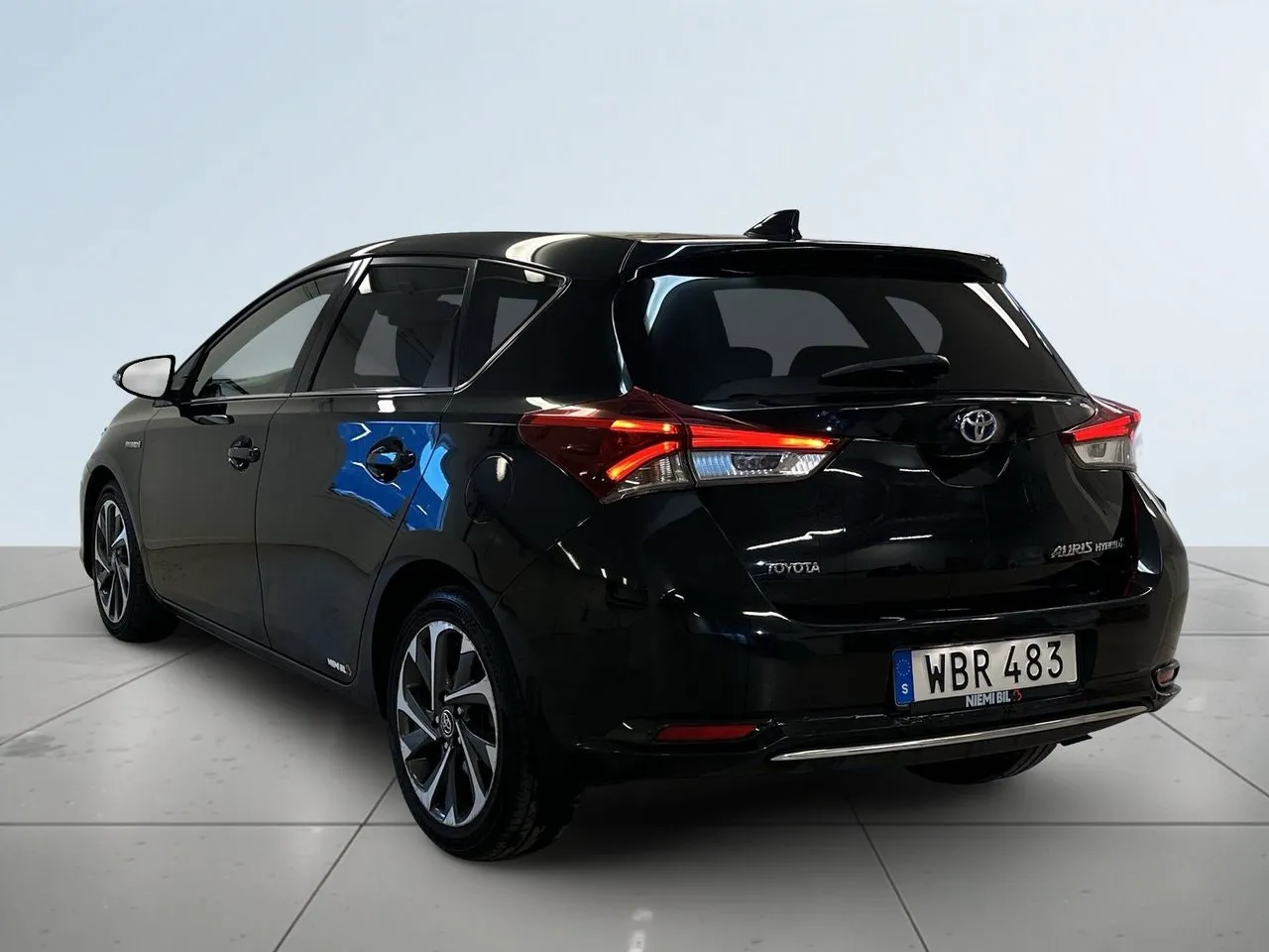 Vehicle image 4