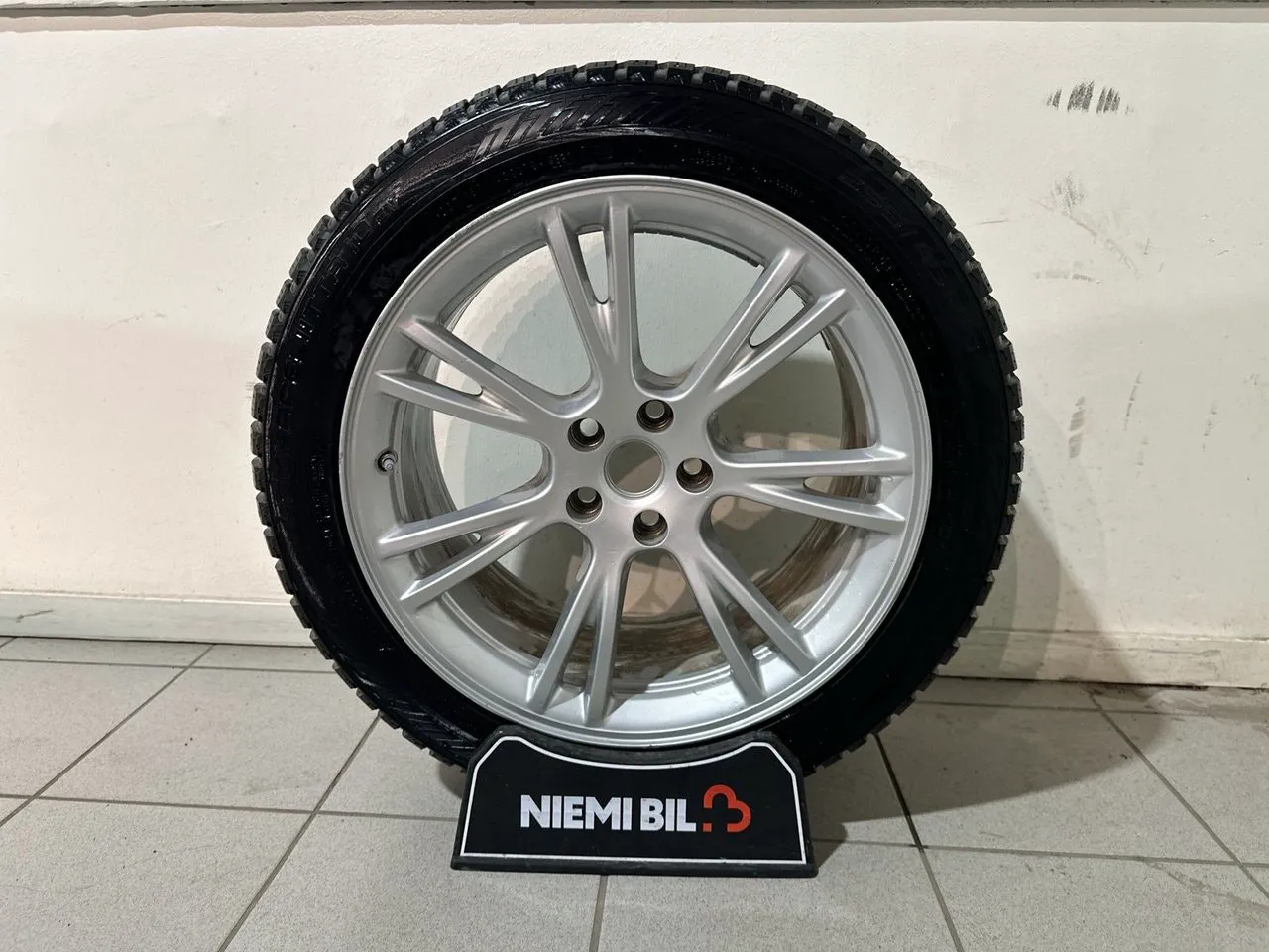 Vehicle image 18