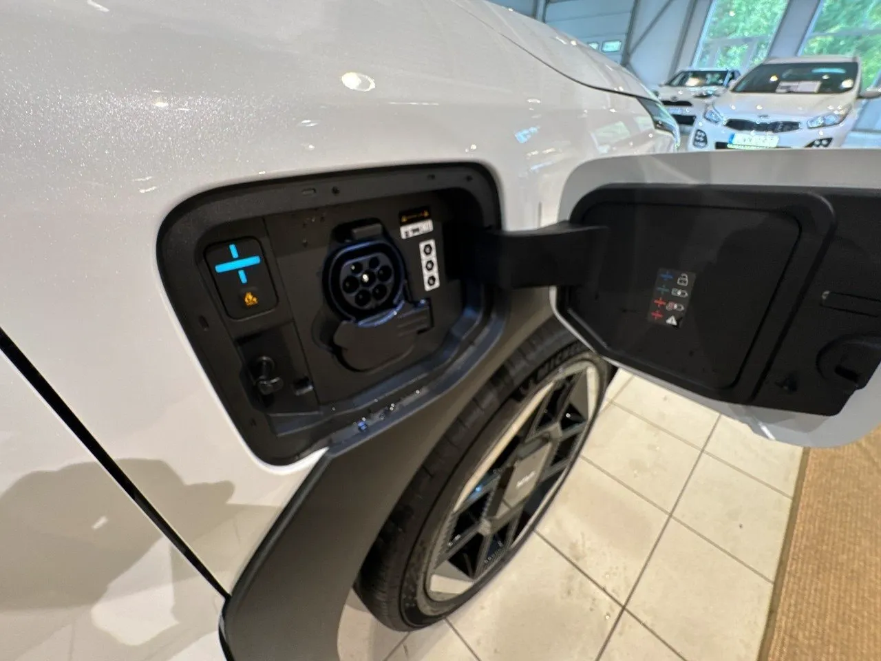 Vehicle image 19