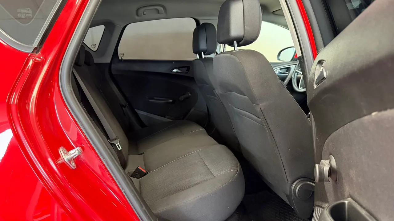 Vehicle image 15
