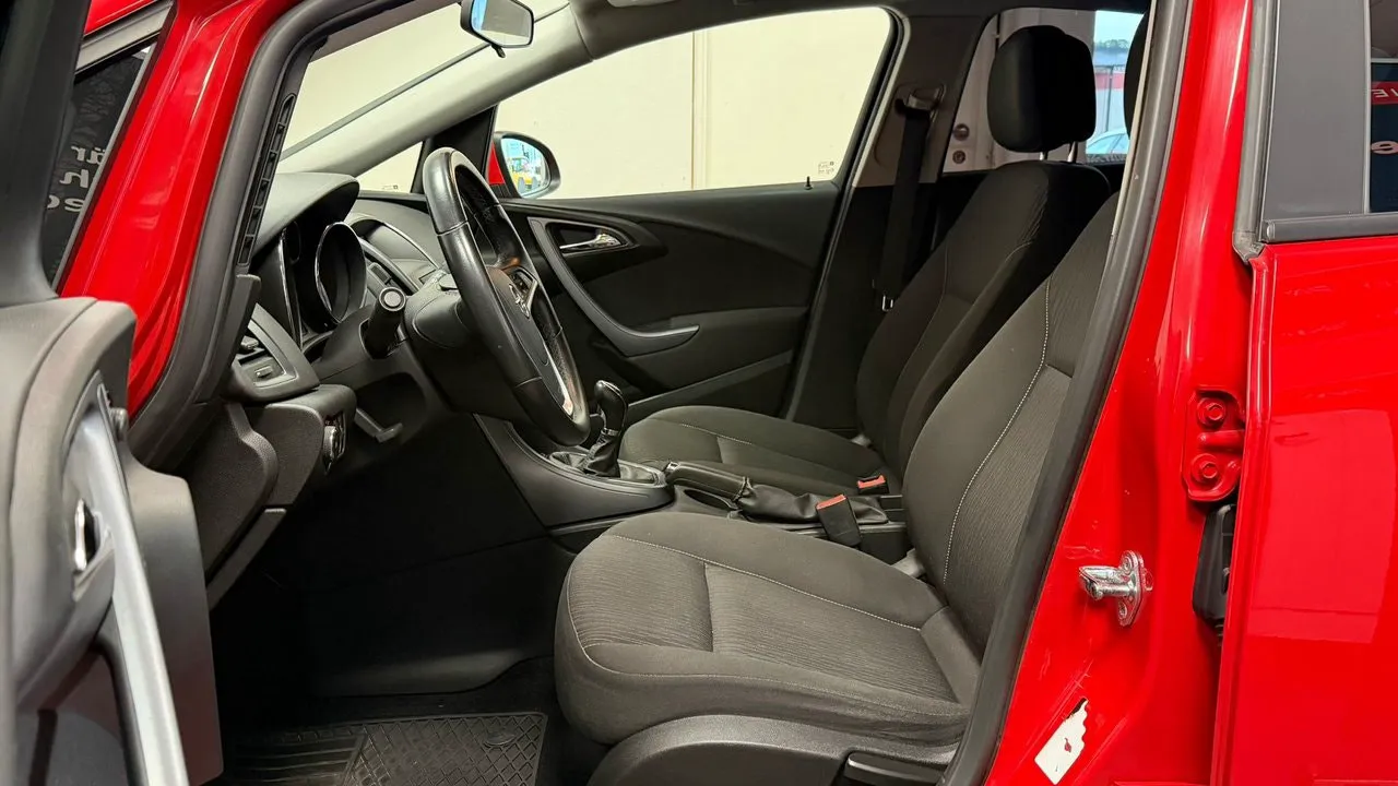 Vehicle image 14