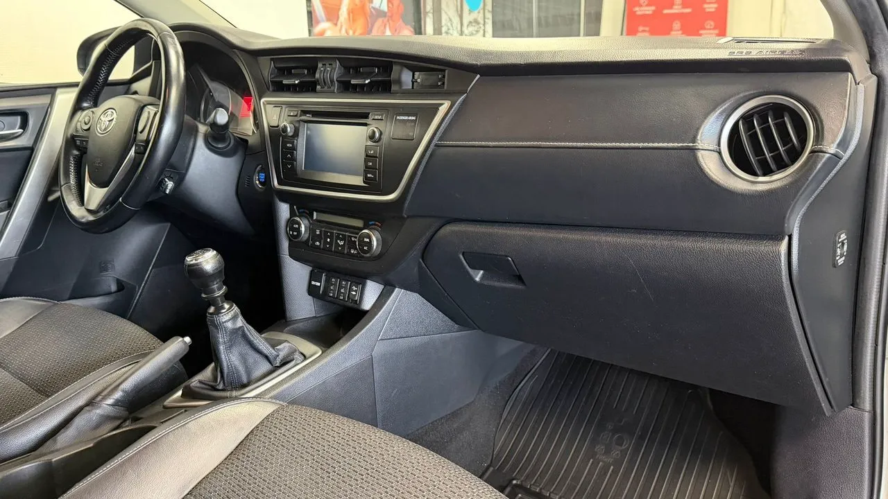 Vehicle image 18