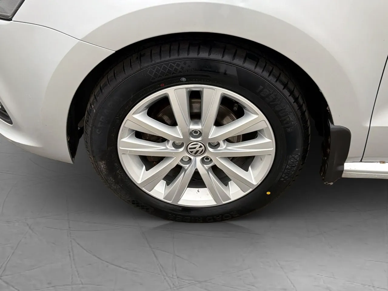 Vehicle image 25
