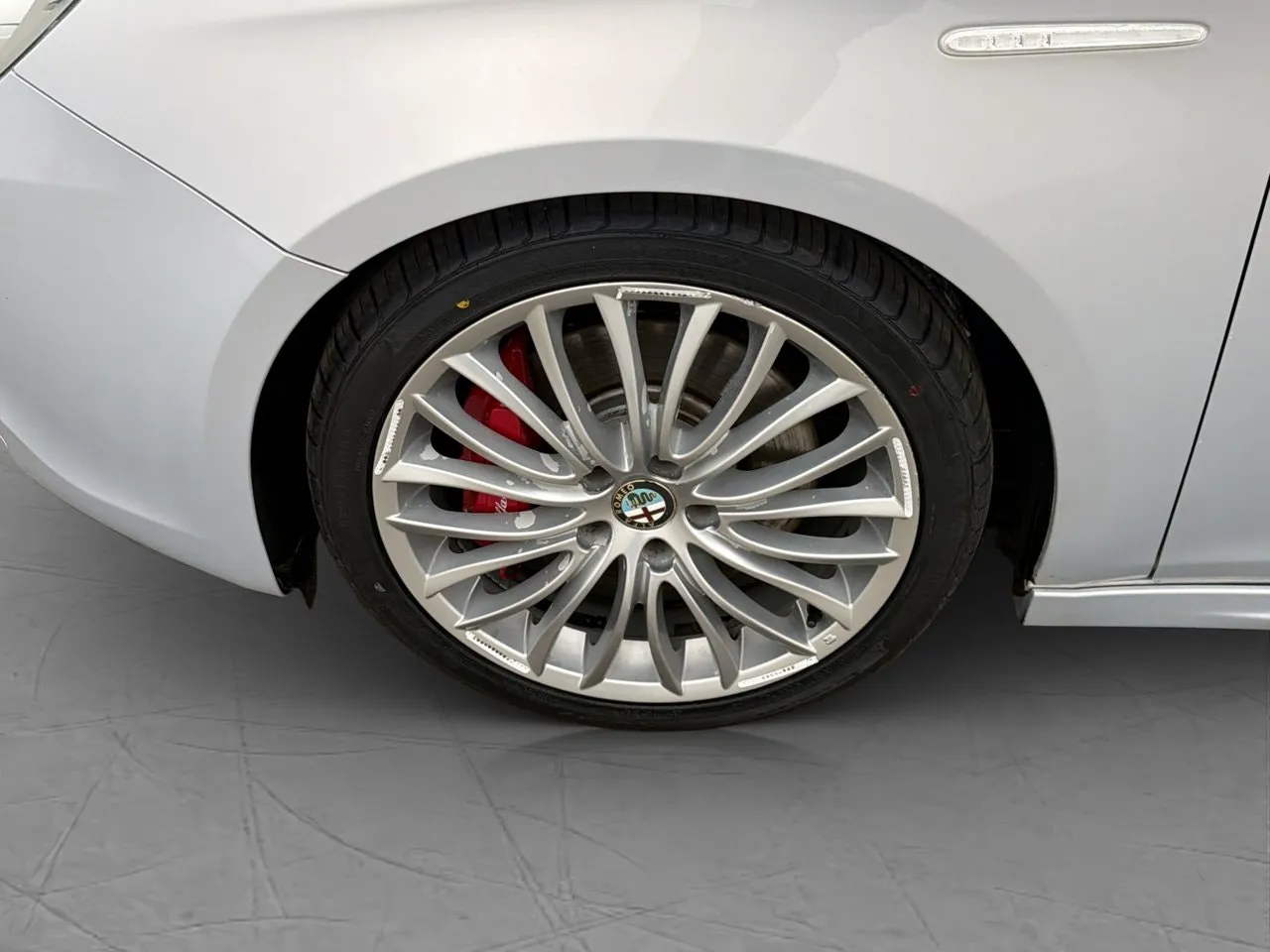Vehicle image 32